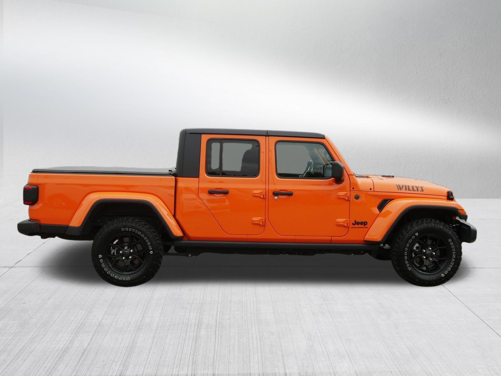 Used 2025 Jeep Gladiator Sport AWD/4WD image 8