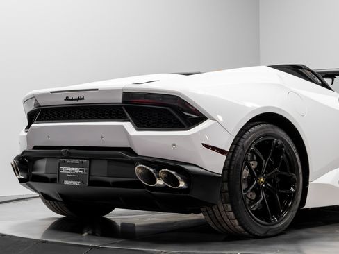 Used 2019 Lamborghini Huracan LP 580-2 RWD image 13