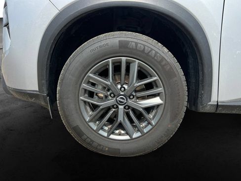 Used 2024 Nissan Rogue S FWD image 13