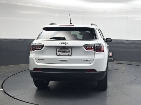 Used 2025 Jeep Compass Latitude AWD/4WD image 5