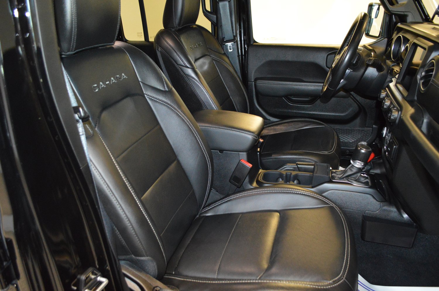 Used 2022 Jeep Wrangler Unlimited Sahara w/ Cold Weather Group AWD/4WD image 11