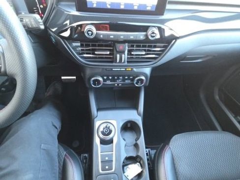 Used 2023 Ford Escape ST-Line image 9