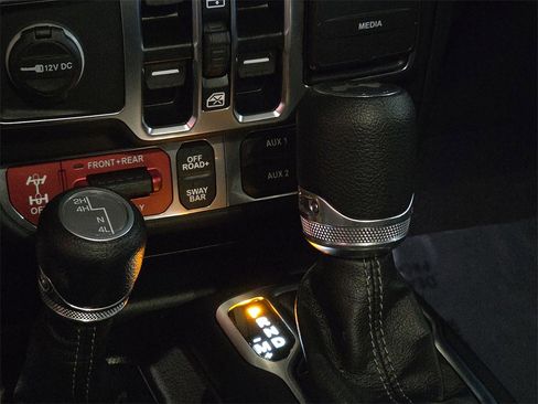 Used 2025 Jeep Wrangler Unlimited Rubicon image 26