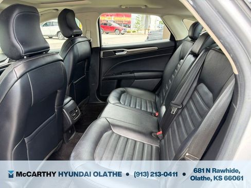 Used 2017 Ford Fusion SE FWD image 12