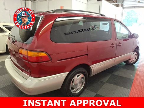 Used 1999 Toyota Sienna XLE FWD image 12