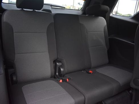Used 2023 Chevrolet Traverse LT FWD image 15