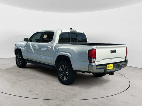 Used 2018 Toyota Tacoma SR5 RWD image 7