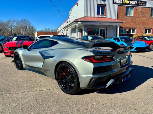 Used 2024 Chevrolet Corvette Z06 w/ Z07 Performance Package image 6