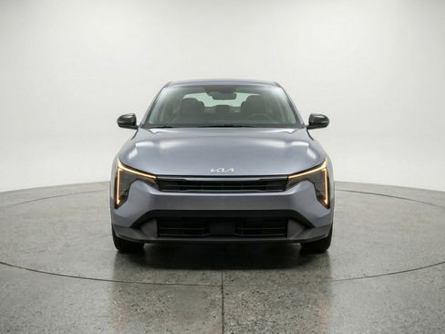 Used 2025 Kia K4 LXS image 2