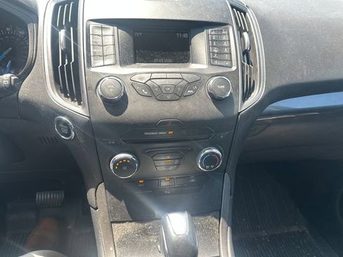 Used 2018 Ford Edge SE FWD image 18