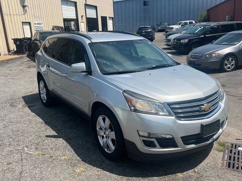 Used 2017 Chevrolet Traverse LT w/ Style and Technology Package AWD/4WD image 3