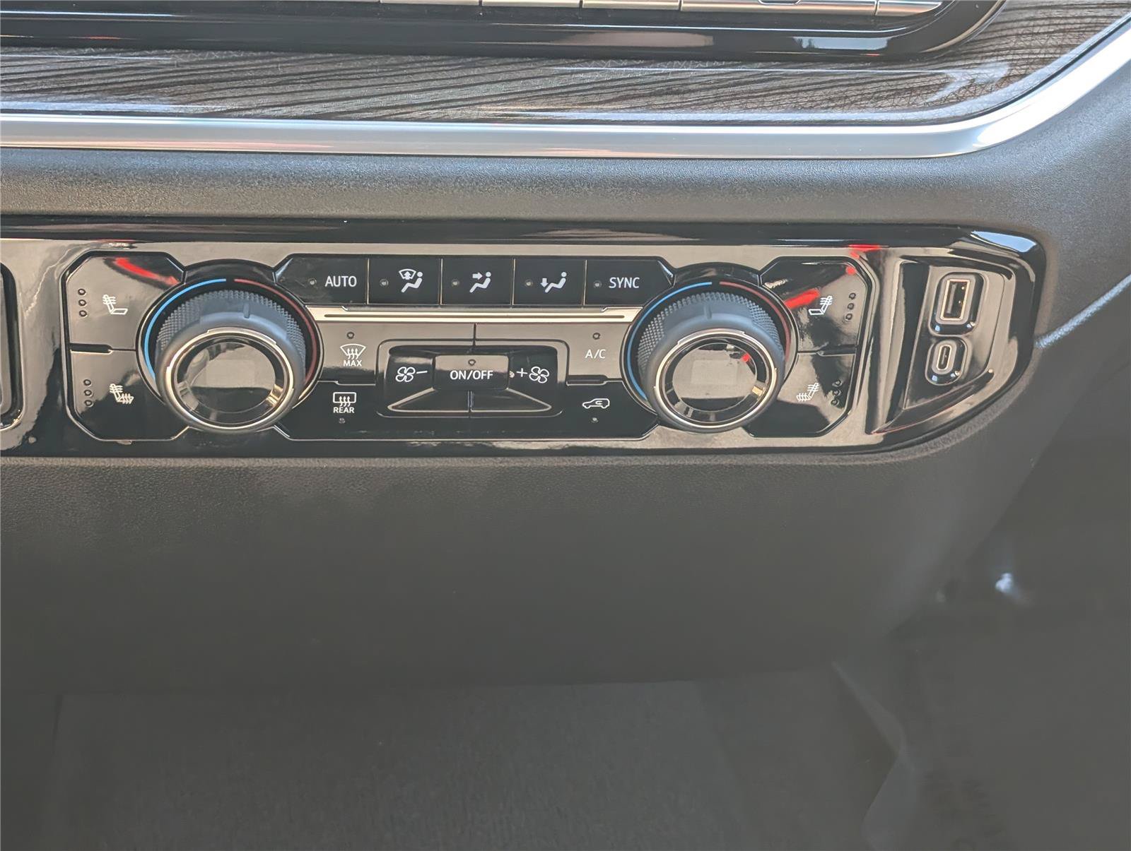 Used 2025 Chevrolet Silverado 2500 LT w/ Convenience Package AWD/4WD image 27