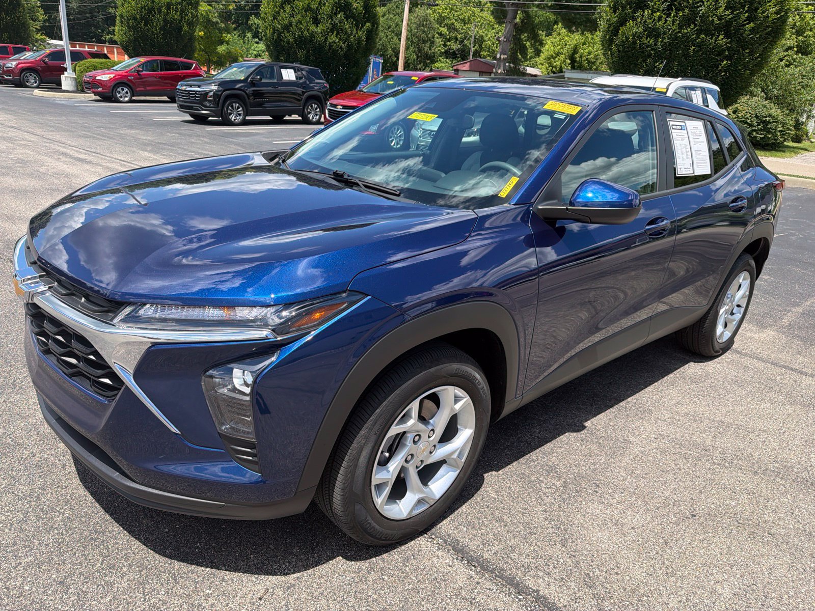 Used 2024 Chevrolet Trax LS w/ LS Convenience Package FWD image 9
