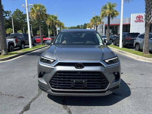 Used 2025 Toyota Grand Highlander AWD image 3