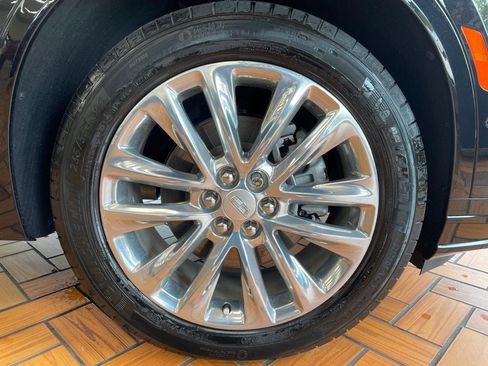 Used 2023 Cadillac XT6 Premium Luxury w/ Technology Package AWD/4WD image 33