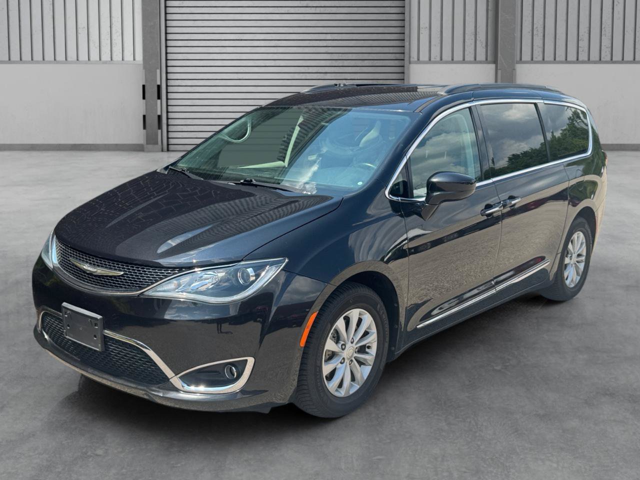 Used 2017 Chrysler Pacifica Touring-L FWD image 27