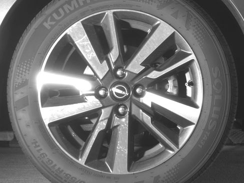 Used 2025 Nissan Versa SV image 13