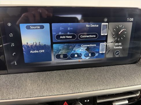 Used 2025 Nissan Kicks SV AWD/4WD image 18