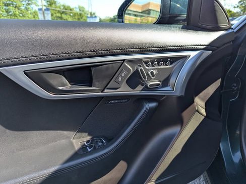 Used 2019 Jaguar F-TYPE Convertible RWD image 12