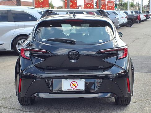 Used 2025 Toyota Corolla SE w/ SE Package image 5