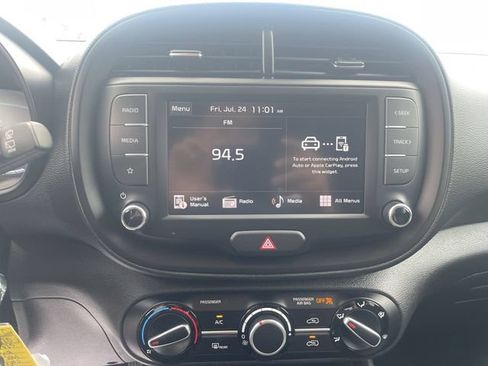 Used 2025 Kia Soul LX w/ LX Technology Package FWD image 22