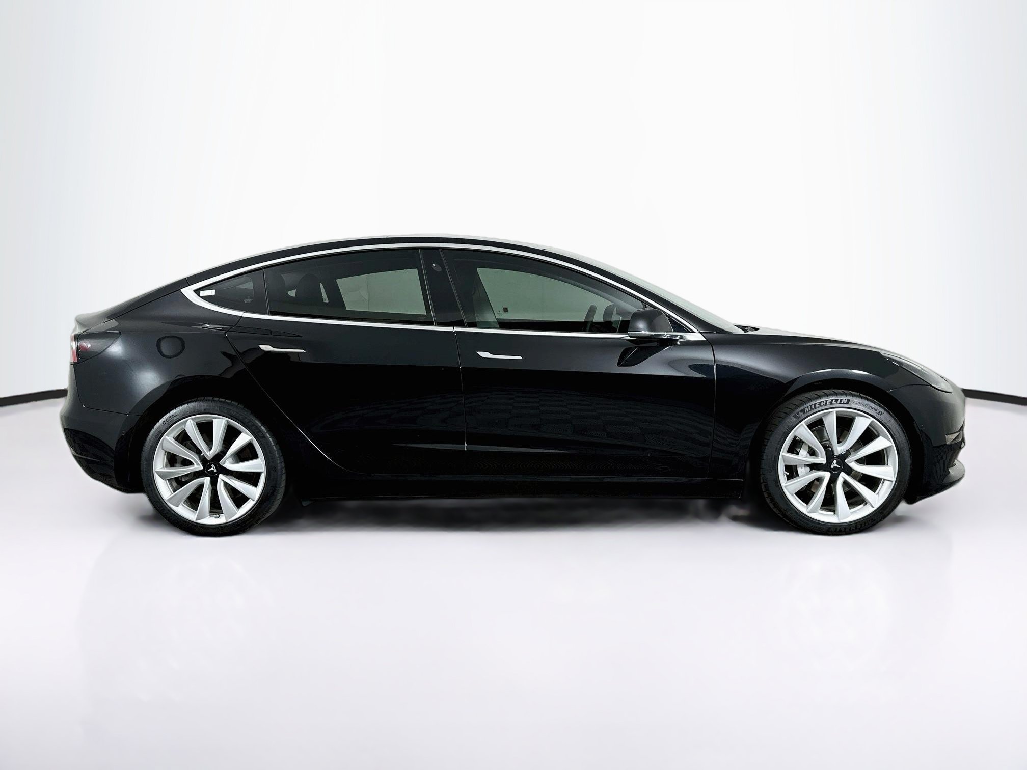 Used 2018 Tesla Model 3 Long Range RWD image 10