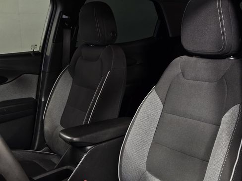 Used 2021 Chevrolet TrailBlazer LT w/ Convenience Package FWD image 18