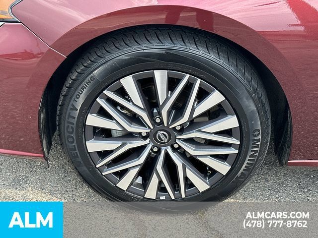 Used 2025 Nissan Altima 2.5 SV FWD image 12
