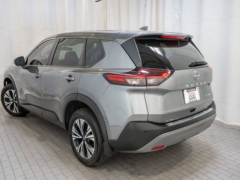 Used 2022 Nissan Rogue SV image 3