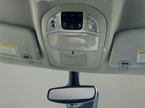 Used 2023 Chrysler Voyager LX image 23