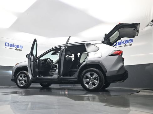 Used 2025 Toyota RAV4 XLE AWD/4WD image 61