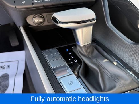 Used 2025 Hyundai Elantra Limited FWD image 15