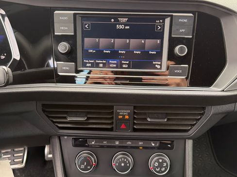 Used 2024 Volkswagen Jetta Sport image 13