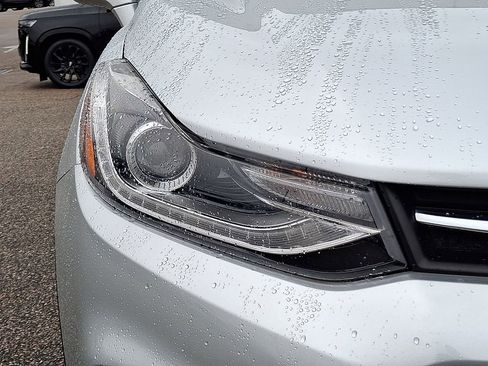 Used 2020 Chevrolet Trax LT w/ LT Convenience Package image 13