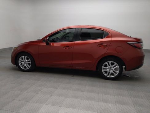 Used 2017 Toyota Yaris iA image 3