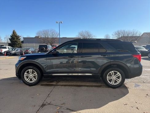 Used 2023 Ford Explorer XLT w/ Equipment Group 202A image 8