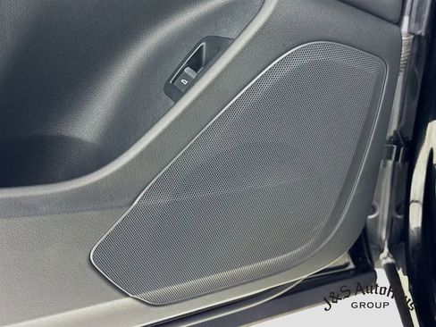 Used 2022 Audi Q8 Premium w/ Convenience Package image 24