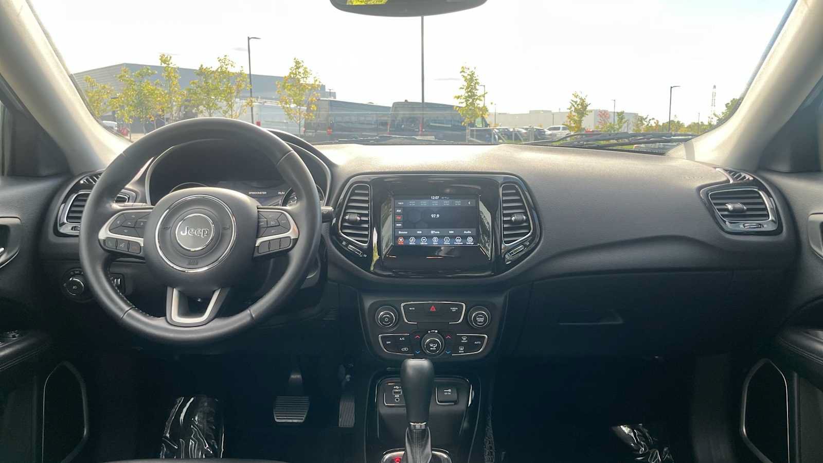 Used 2018 Jeep Compass Latitude w/ Popular Equipment Group FWD image 29