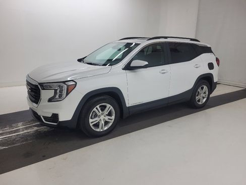 Used 2022 GMC Terrain SLE w/ Driver Convenience Package FWD image 2