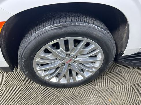 Used 2023 GMC Yukon XL Denali image 11