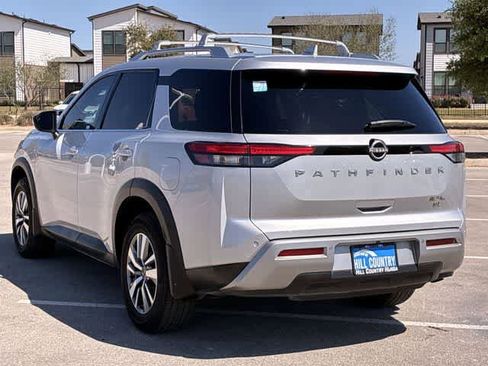 Used 2022 Nissan Pathfinder SL image 4