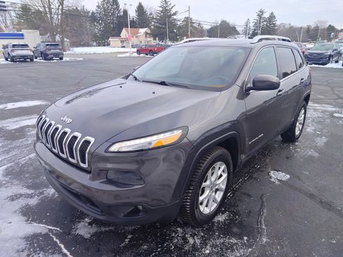 Used 2016 Jeep Cherokee Latitude w/ Cold Weather Group image 3