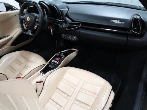 Used 2015 Ferrari 458 Spider image 28
