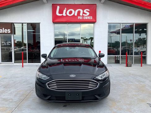 Used 2020 Ford Fusion SE image 1