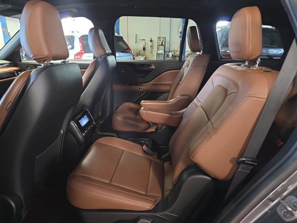 Used 2022 Lincoln Aviator Grand Touring w/ Elements Package Plus AWD/4WD image 5