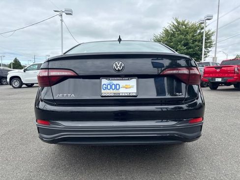 Used 2024 Volkswagen Jetta SE FWD image 4
