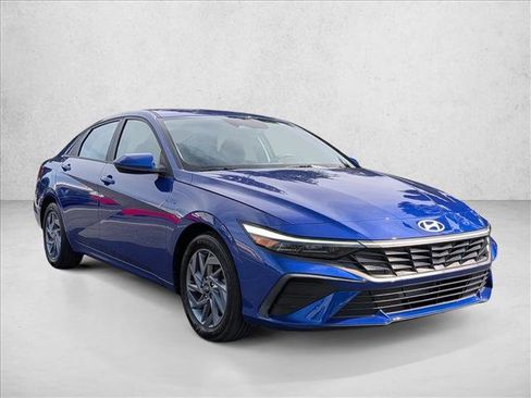 Used 2024 Hyundai Elantra SEL FWD image 3