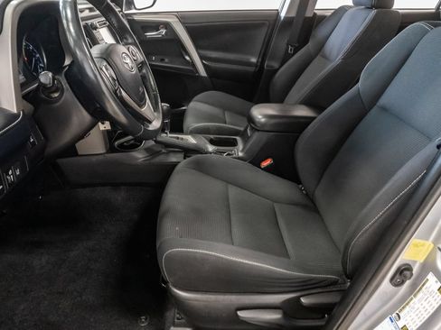 Used 2018 Toyota RAV4 XLE AWD/4WD image 11