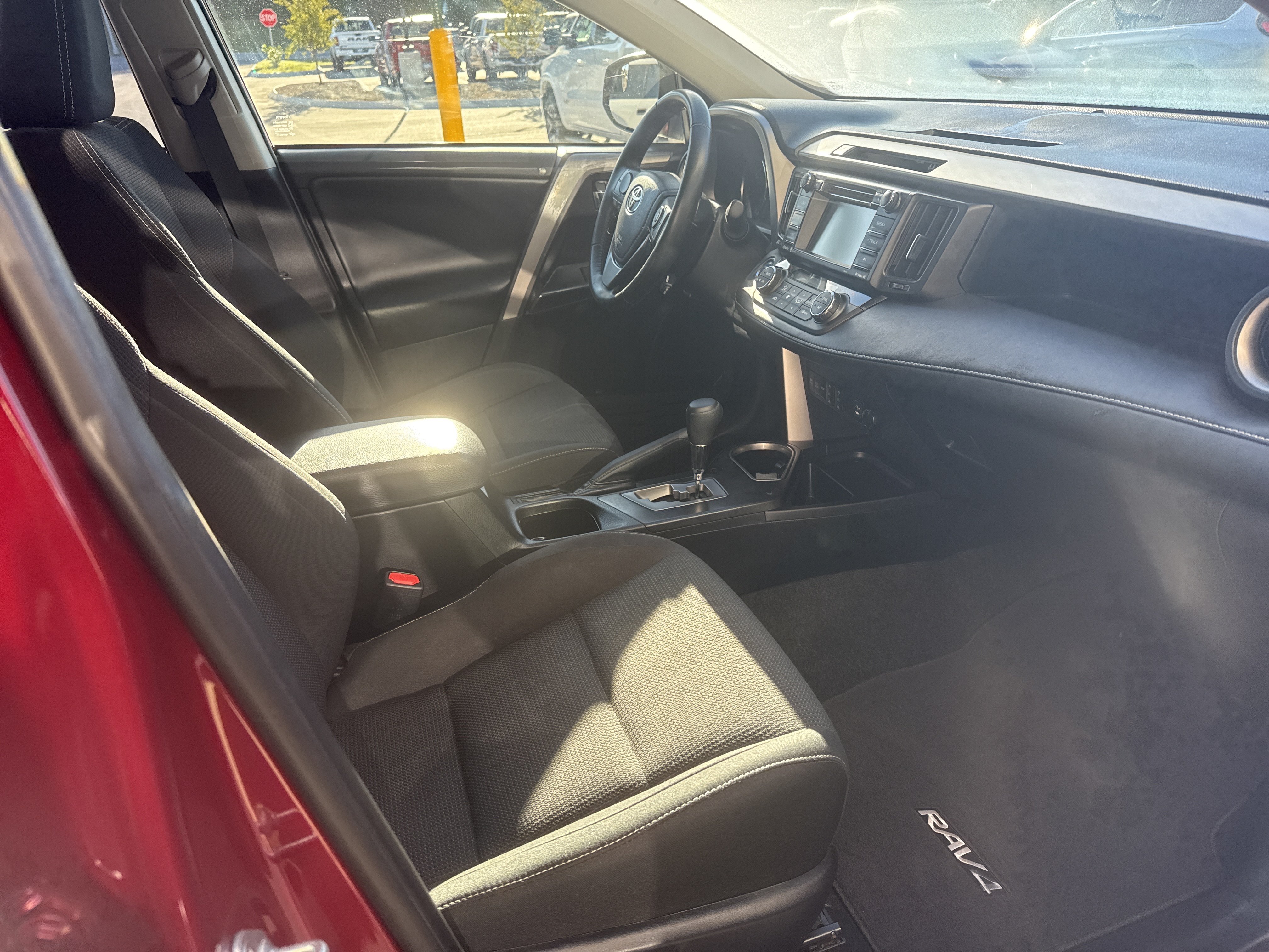 Used 2018 Toyota RAV4 XLE w/ Carpet Mat Package AWD/4WD image 12