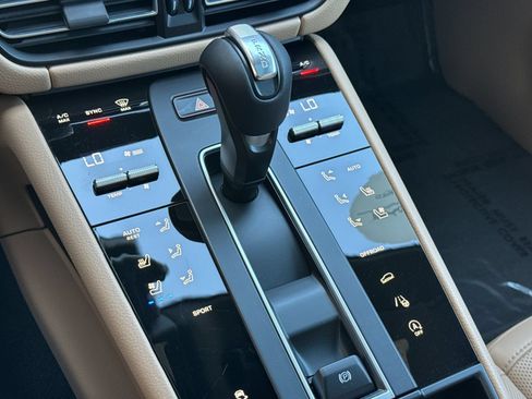 Certified 2026 Porsche Macan AWD/4WD image 25